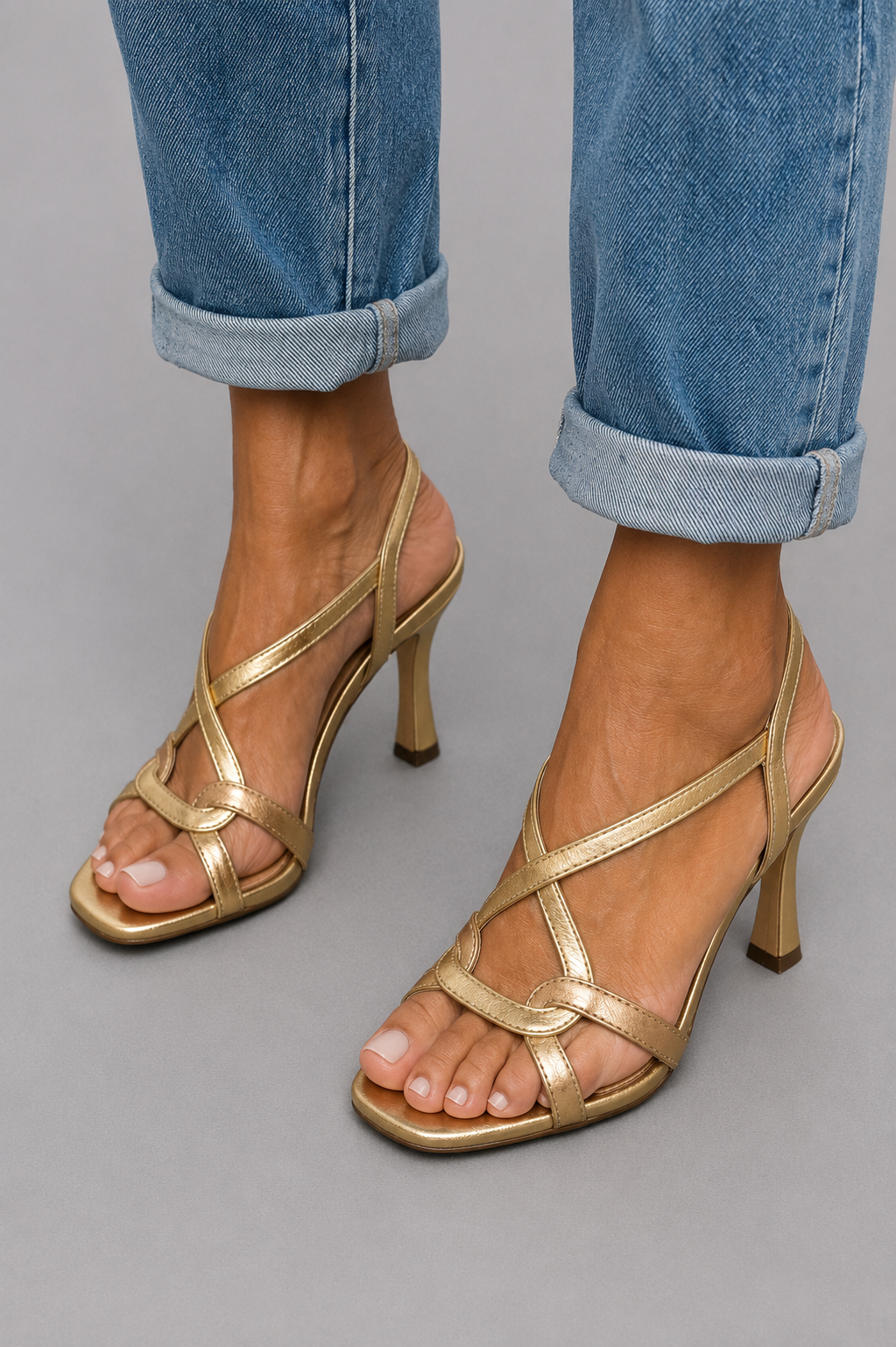 Cassie | Tacones Charm Dorados de Verano