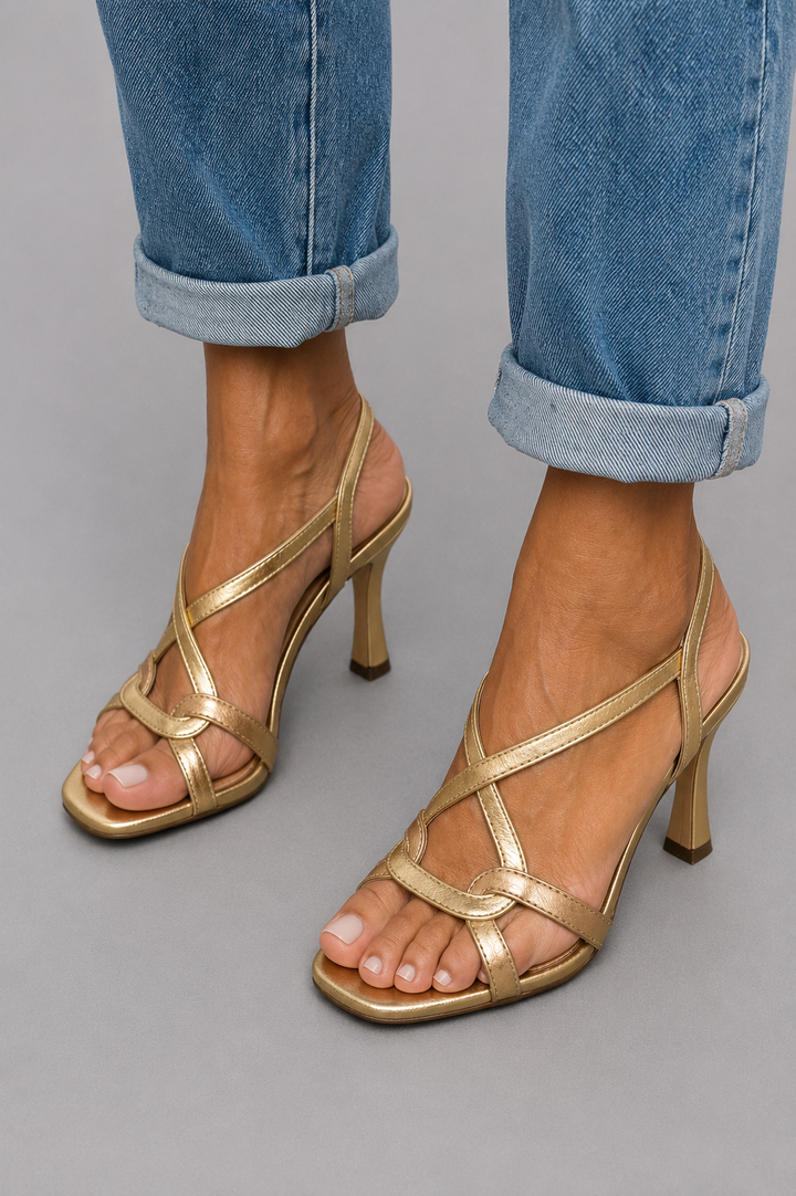 Cassie | Tacones Charm Dorados de Verano