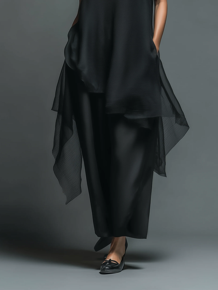 Vestido Largo Minimalista Negro de Fibra de Acetato Imitado, Combinado con un Cubresuelos de Chiffon - Conjunto de Dos Piezas
